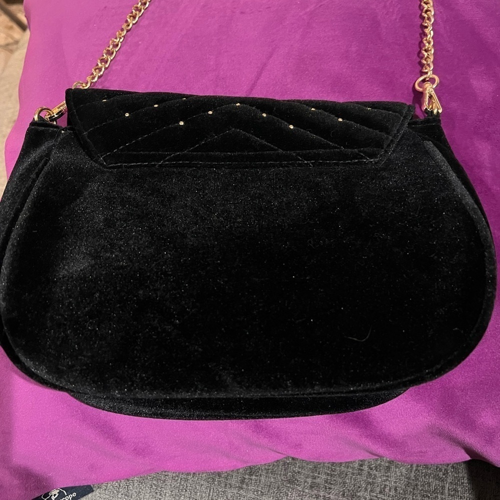 Urban Expressions Black Velvet Crossbody  Purse. Quilted w/Gold Studs & Chain. - Picture 5 of 6